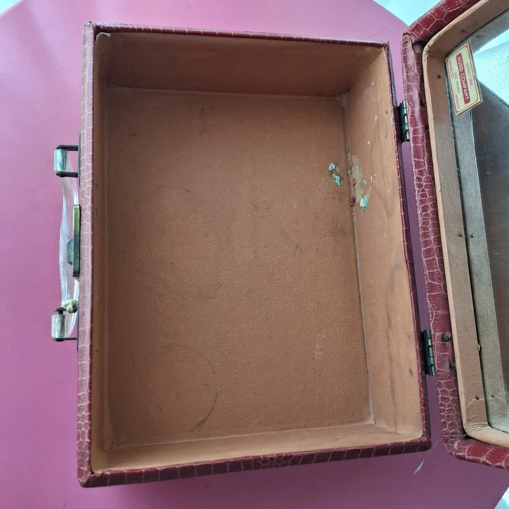 Vintage Red Faux Croc Overnight Train Case Lucite Handle Hurd Co Kansas City MO